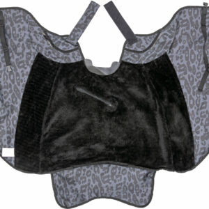 anti-kras stickers om je lak te beschermen en meerdere clipjes en riempjes om je beenkleed perfect af te stellen.